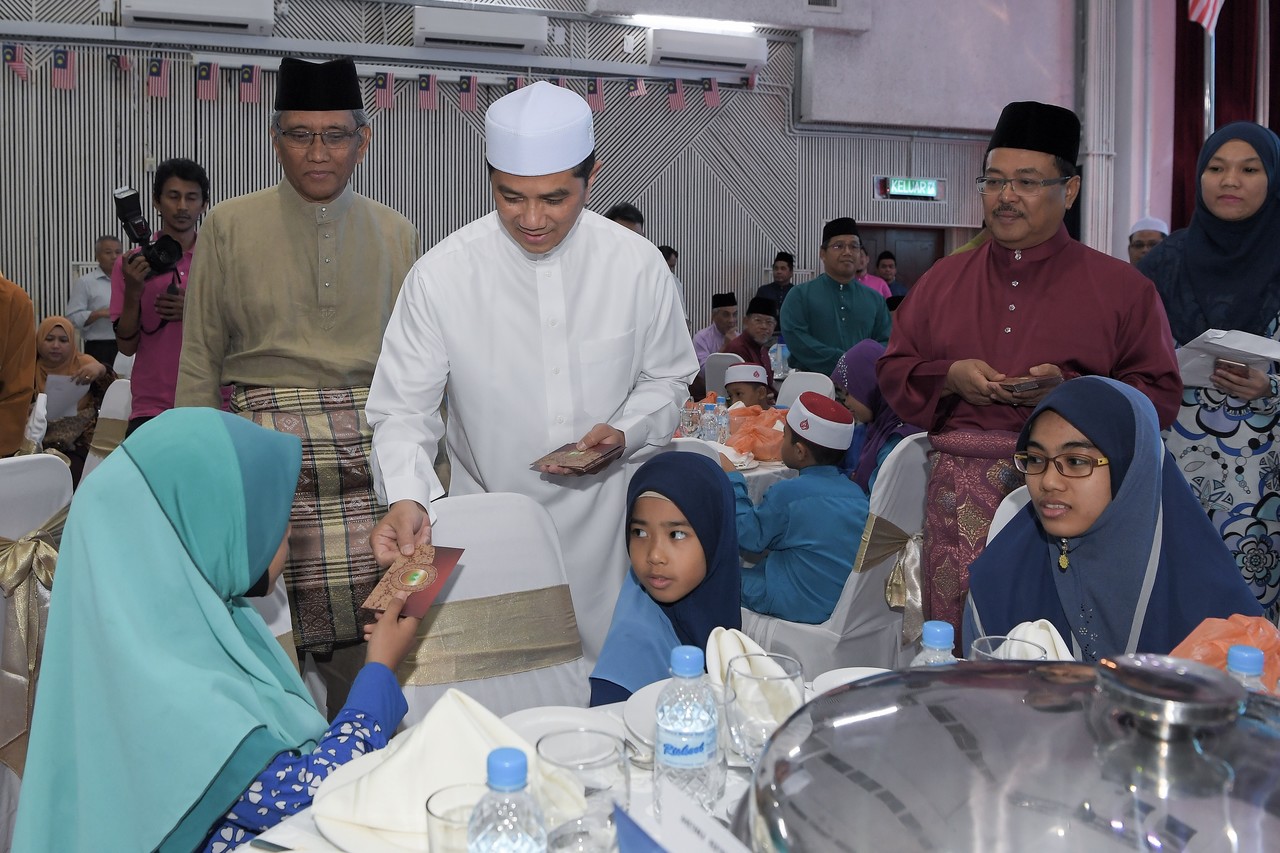 Azmin: Kenyataan Takiyuddin tidak bertanggungjawab