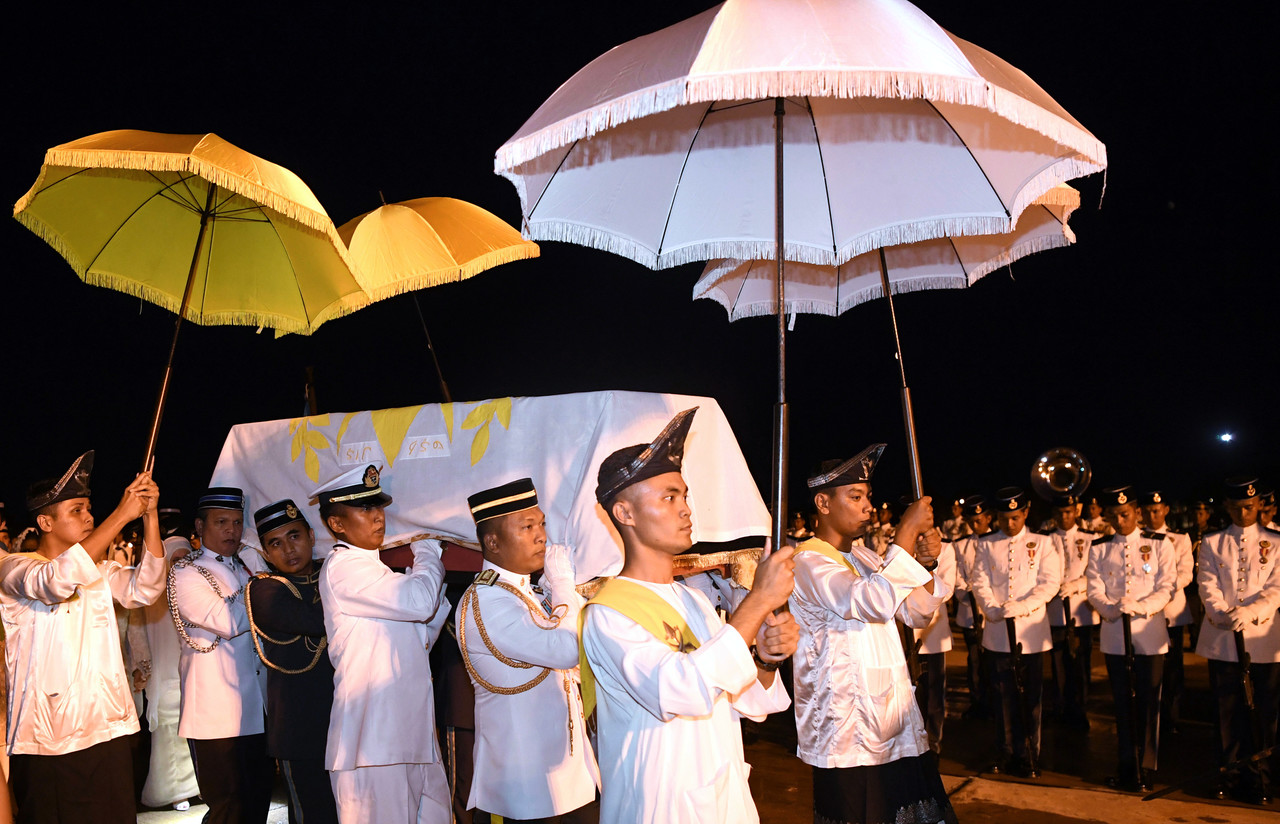Pahang 'menangis' sambut kepulangan Sultan Ahmad Shah
