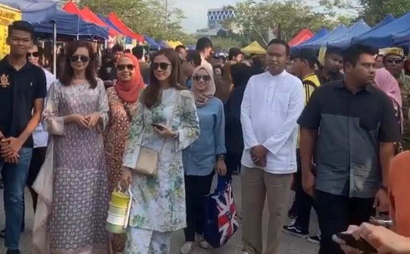 Tengku Permaisuri Selangor singgah bazar Ramadan Stadium Shah Alam