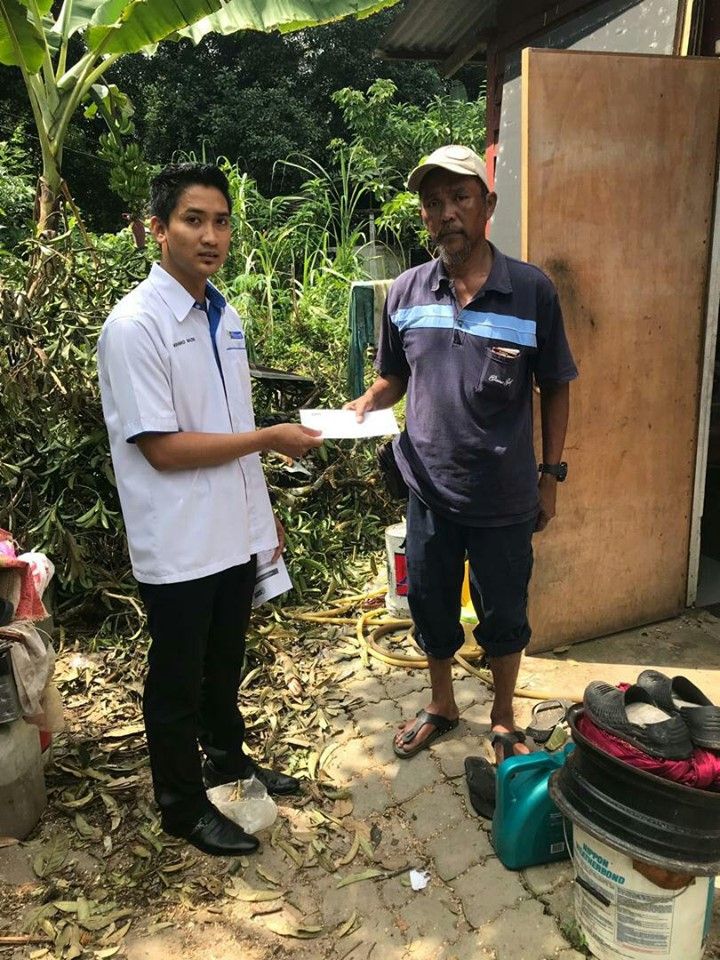 LZS bantu mangsa rumah dihempap pokok
