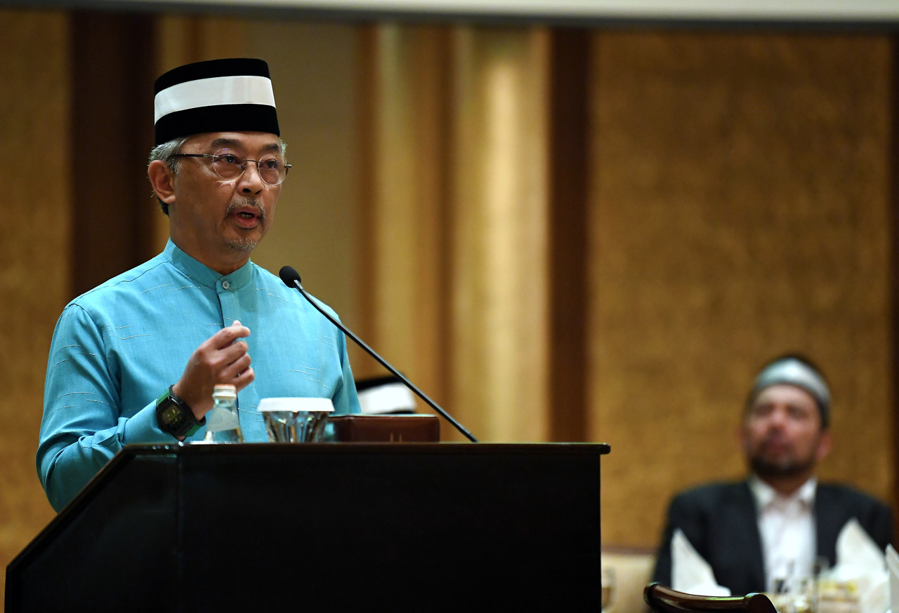 Agong titah atasi masalah peluang kerja terhad lepasan IPT