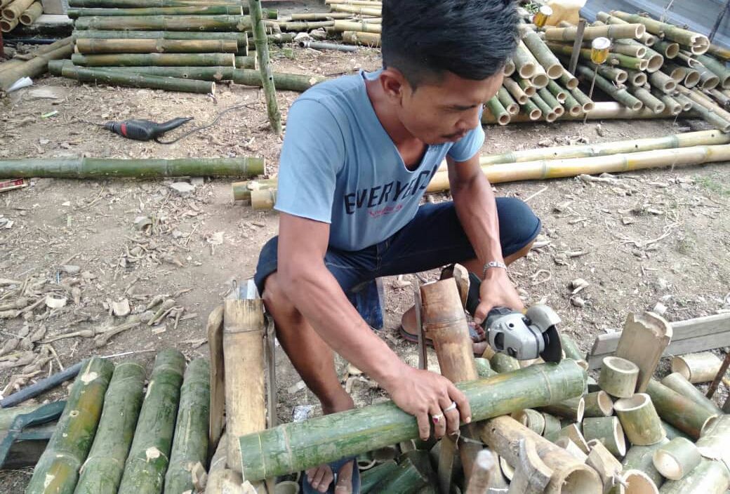 Pelita buluh rezeki Aidilfitri Airee