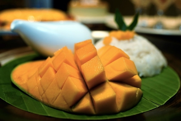 Puluhan tan metrik terjual, Harumanis laku keras dalam talian