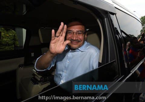 Hishammuddin tiba di SPRM beri keterangan isu 'land swap'