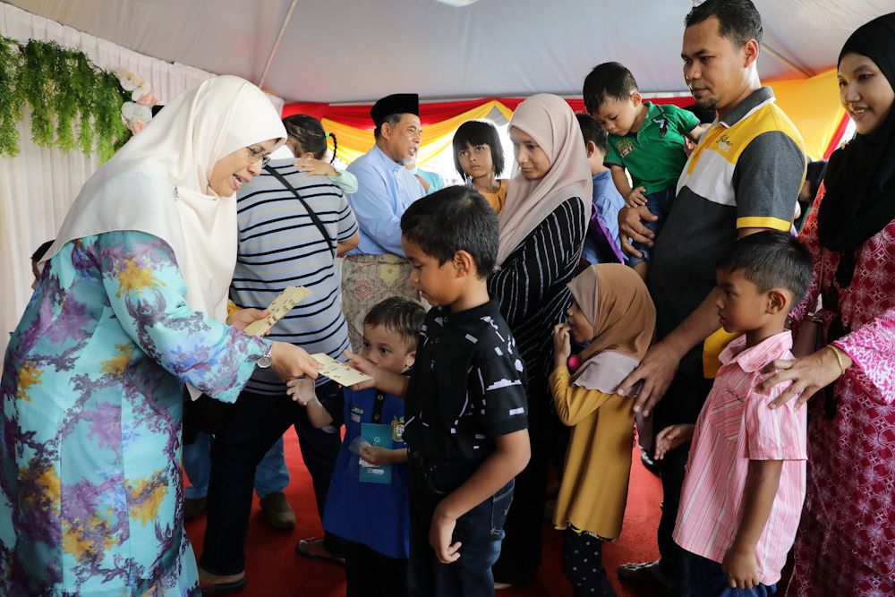10,000 banjiri Hi Tea Hari Raya DUN Batu Tiga