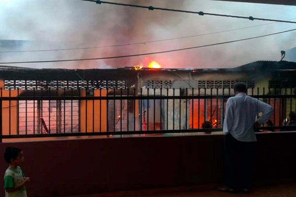 Dua beranak terbunuh dalam kebakaran