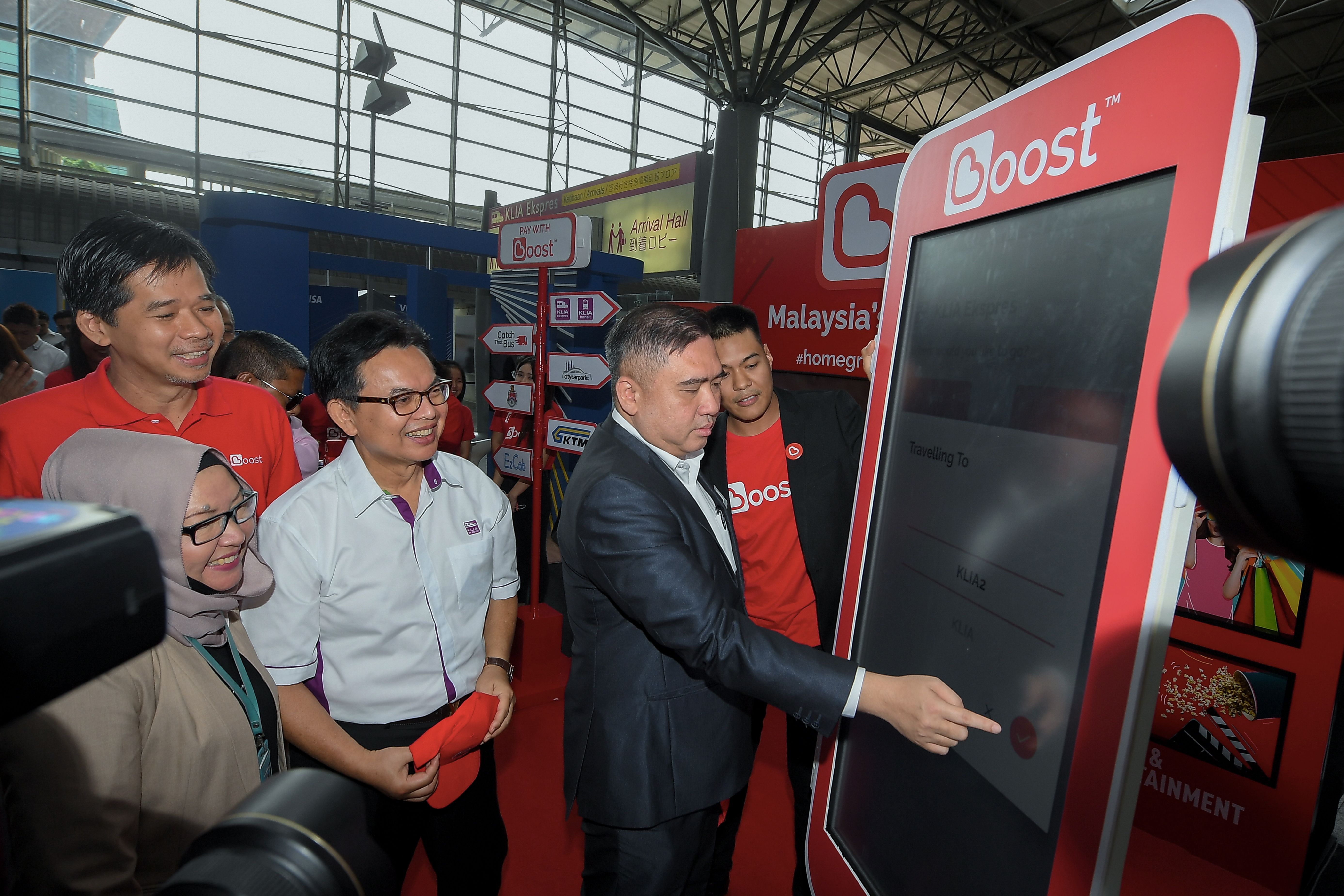 பொது போக்குவரத்து சேவை நடத்துநர்கள் ரொக்கமில்லா கட்டண முறையை அமல்படுத்துவர்