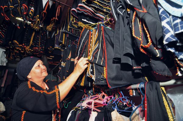 Minat menjahit dorong buka butik baju tradisional