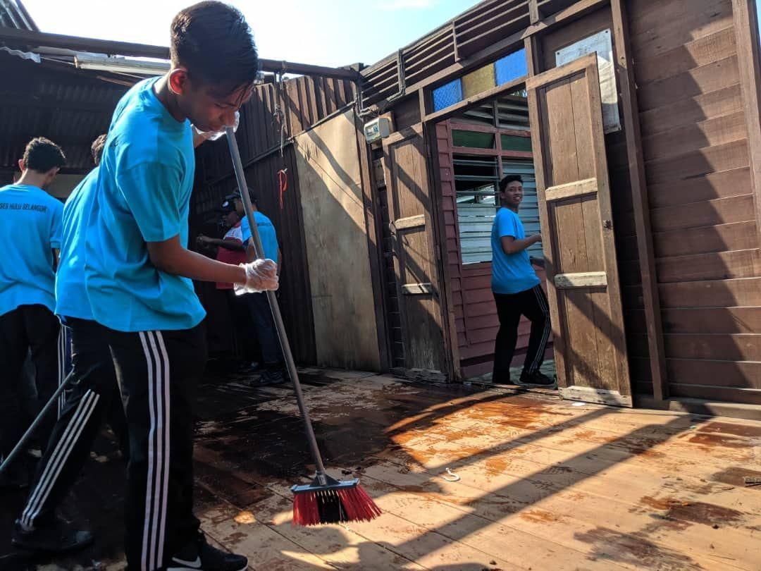 18 NGOs Aid Victims of Storm in Felda Soeharto