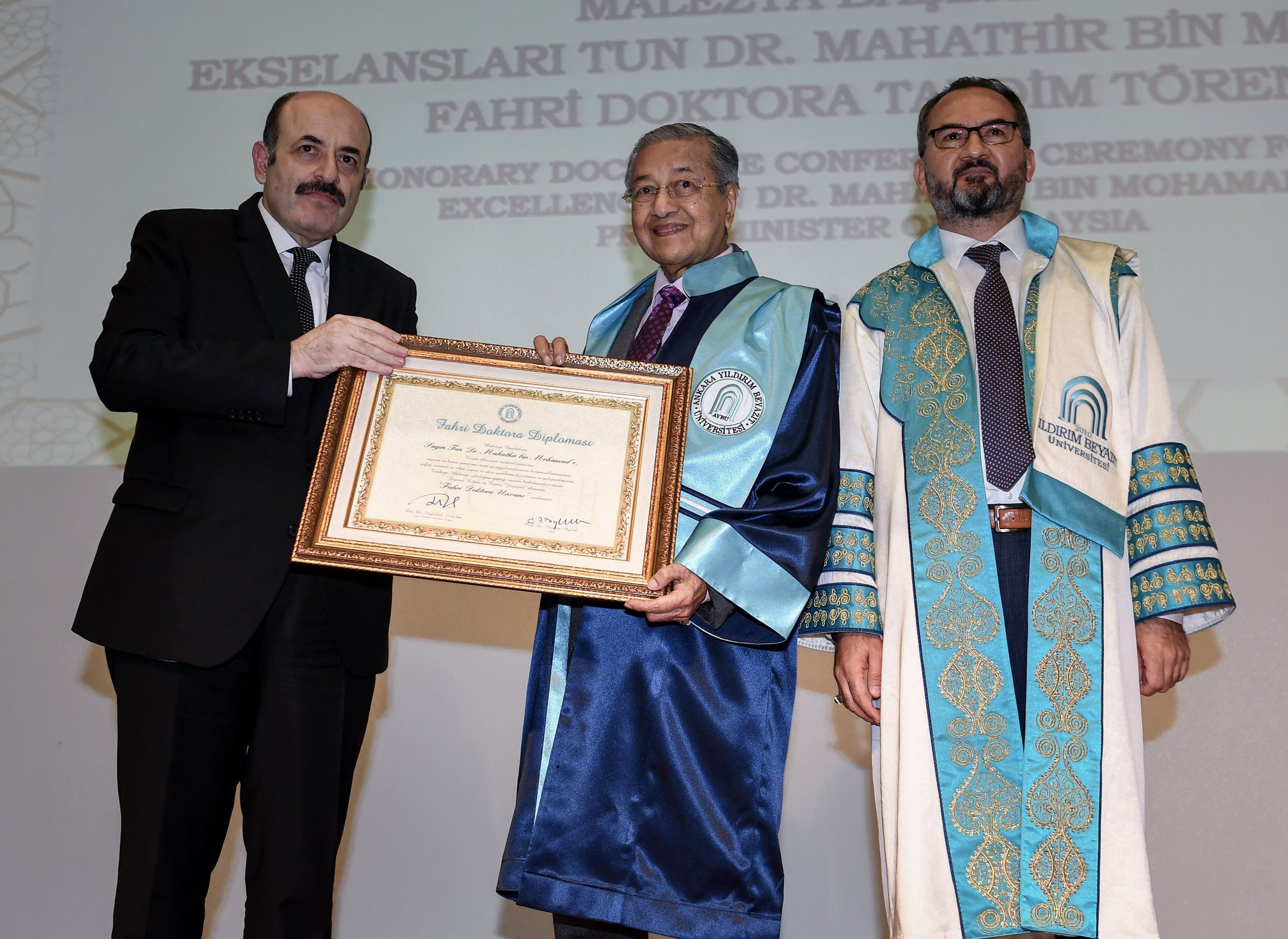 Dr Mahathir terima anugerah doktor kehormat oleh Universiti Turki