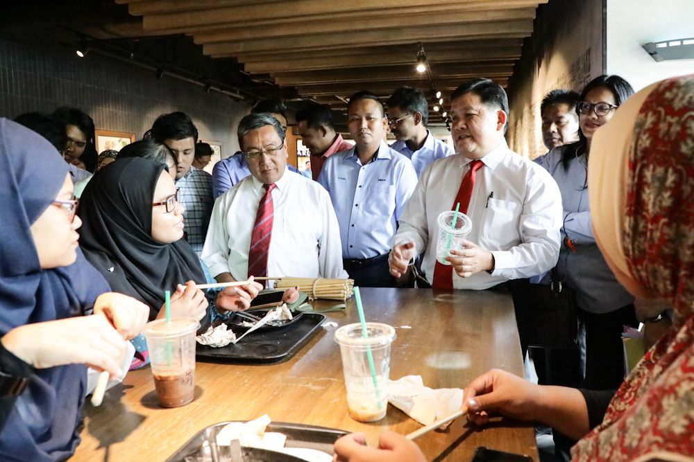 Kempen bebas penyedut minuman plastik didik rakyat pelihara alam sekitar