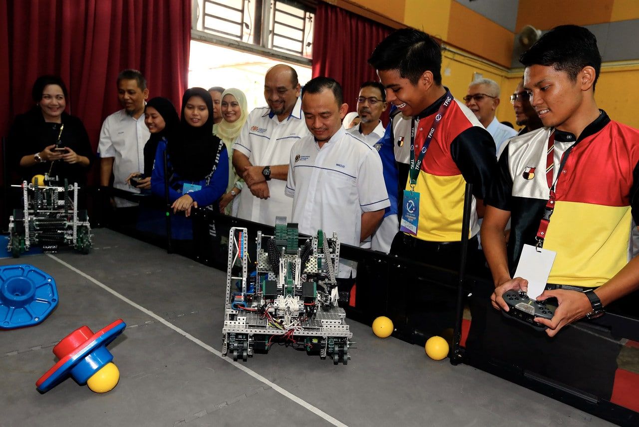 Ketengah ilmu robotik di sekolah tahfiz-Dr Maszlee