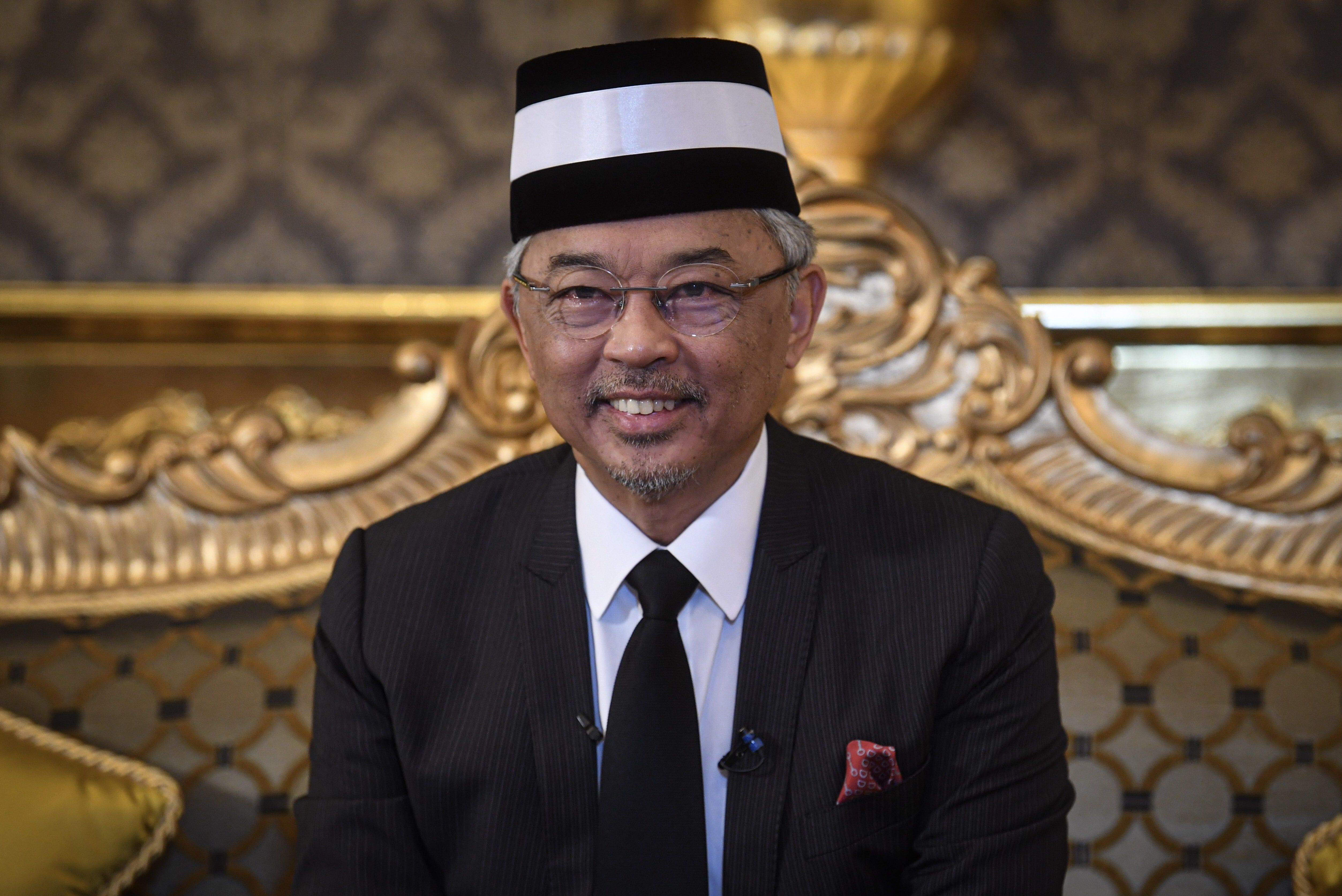 Agong dan bola sepak berpisah tiada