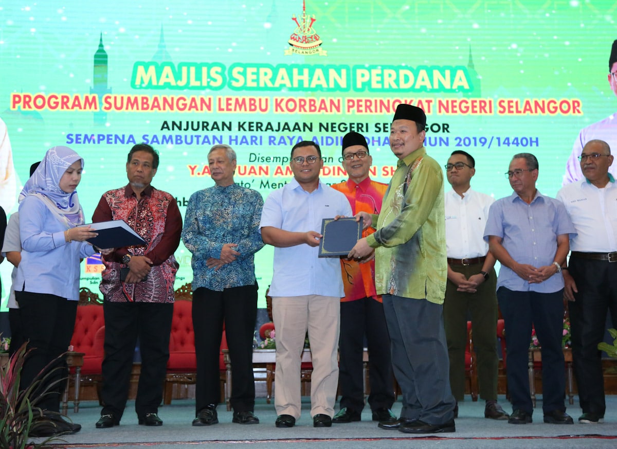Pencemaran sungai: Dua pontun dibawa keluar