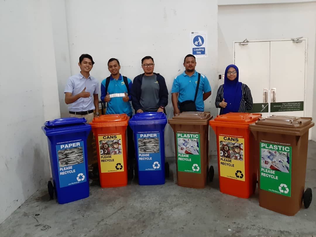 KDEBWM teruskan CSR, sumbang tong sampah di Subang Jaya dan Klang