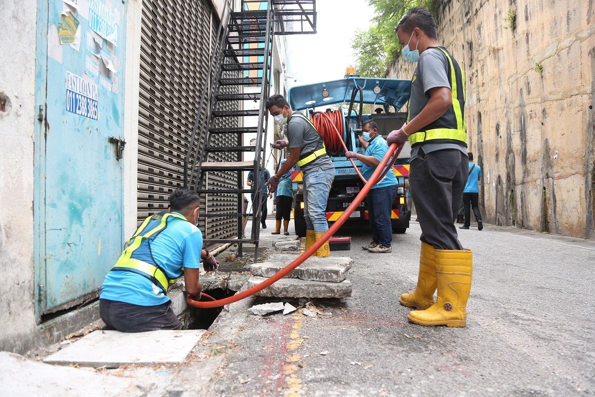 逾50地点列水灾风险区    KDEB每周清沟清垃圾防水灾