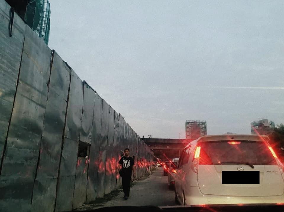 Sediakan siar kaki di projek Datum Jelatek