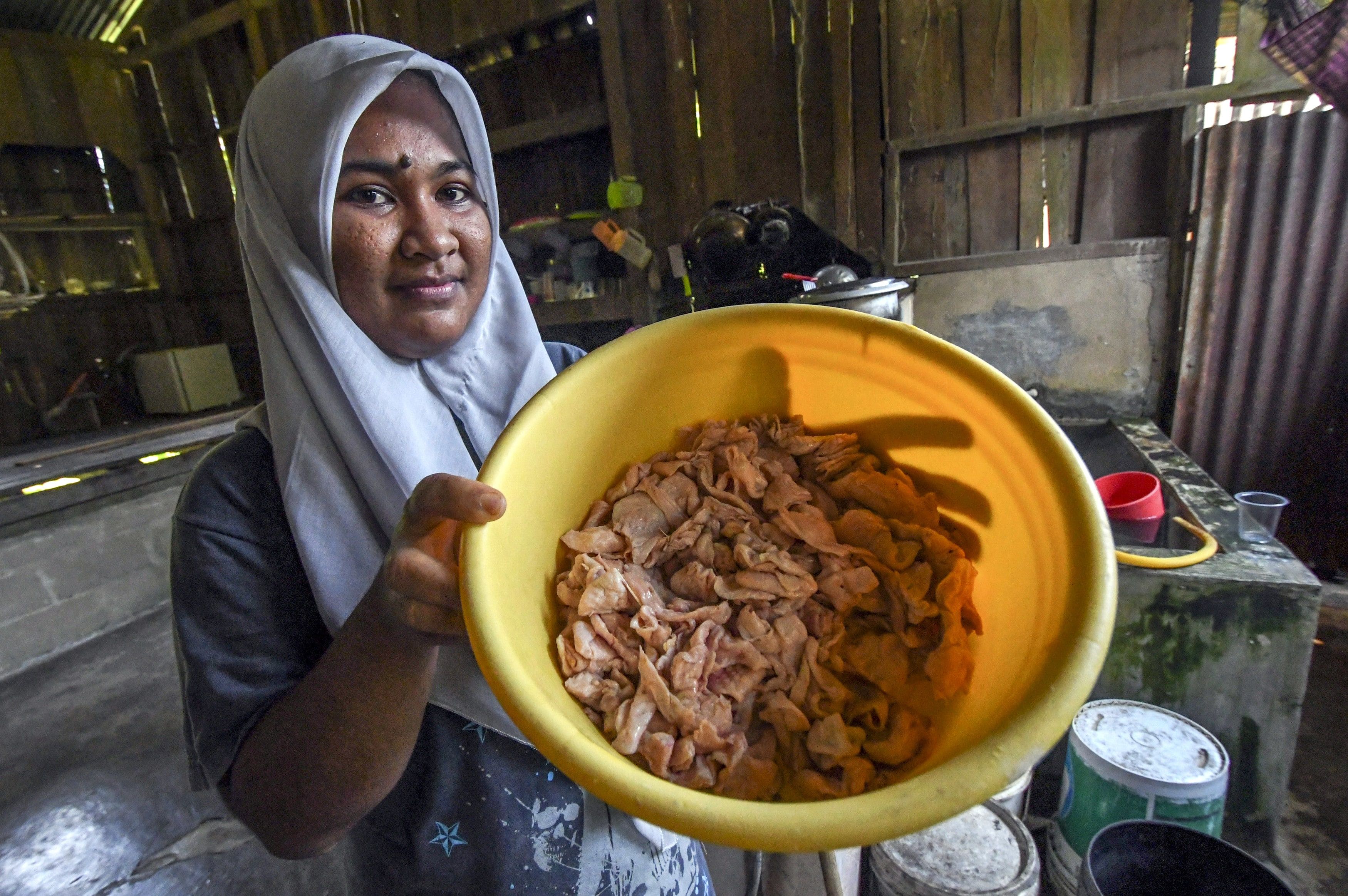 Keluarga kurang kemampuan jadikan kulit ayam lauk harian