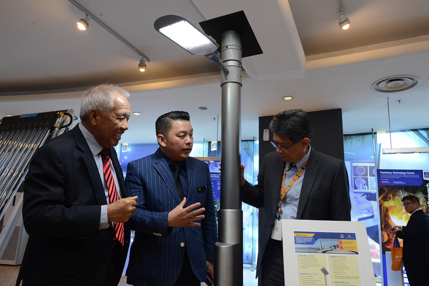 SIRIM perkenal lampu jalan LED berkuasa solar