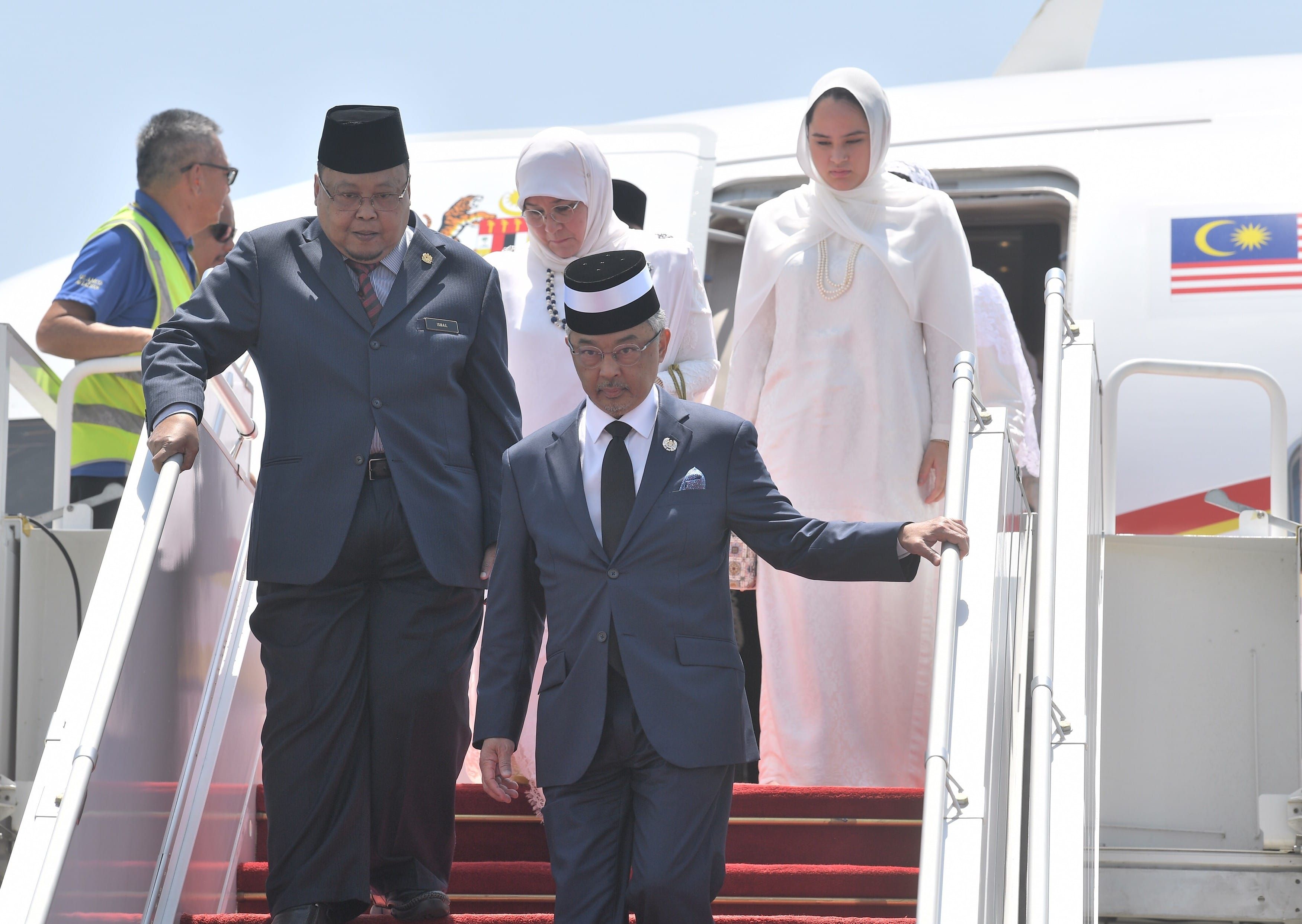 Hamparan merah sambut Agong di Brunei