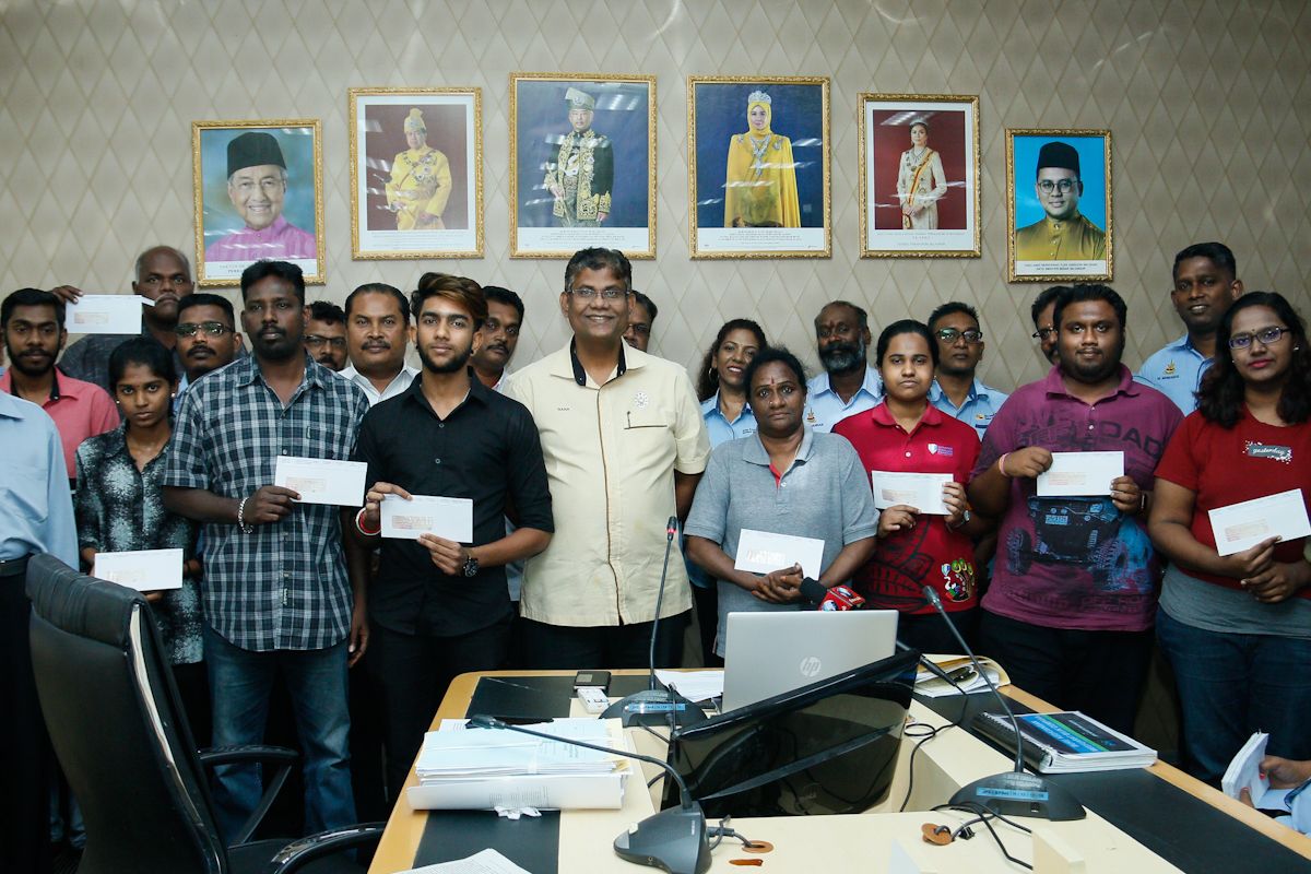 ஆலயங்கள் மற்றும் தோட்டத் தொழிலாளர் பிள்ளைகளுக்கு மாநில அரசு வெ.303,000 நிதி ஒதுக்கீடு