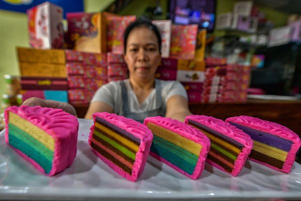 Kek lapis Mooncake gabung tradisi kaum Cina