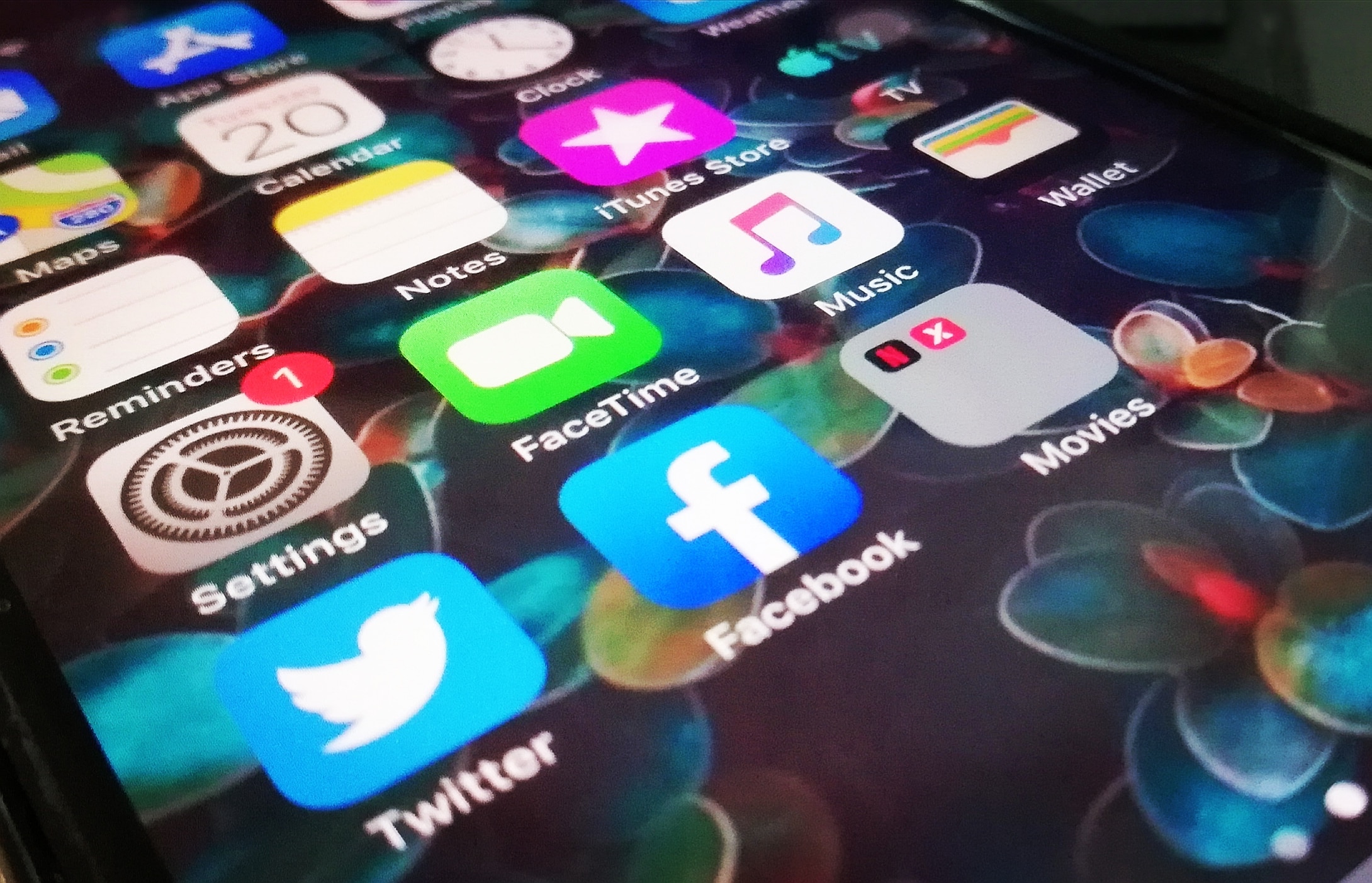 Twitter, Facebook gantung akaun lemahkan protes di Hong Kong