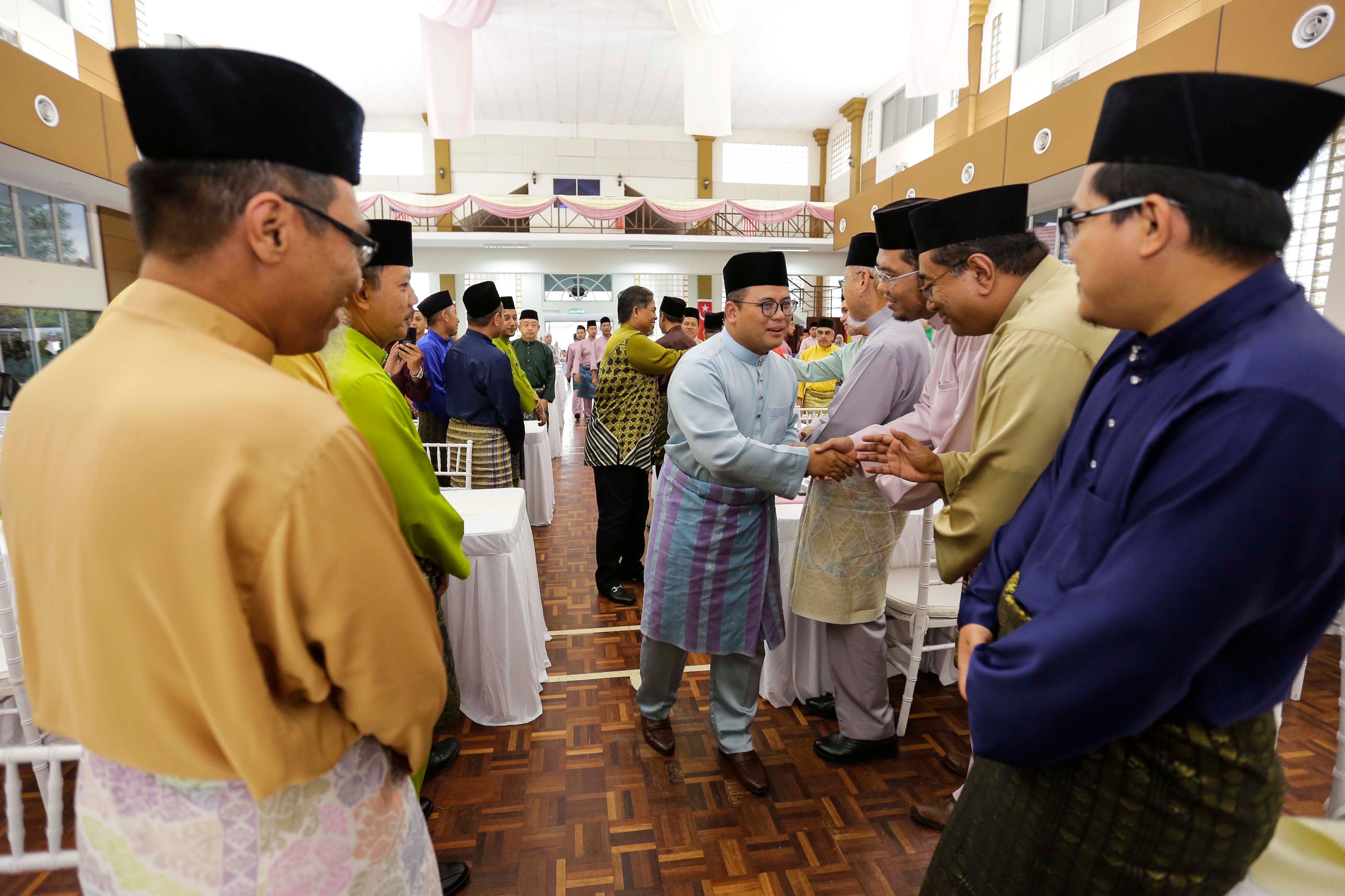 சிலாங்கூர் மாநில இஸ்லாமிய நிர்வாக சட்டம்: அனைத்து தரப்புகளுடன் விவாதிக்கப்படும்! - அமிருடின் ஷாரி