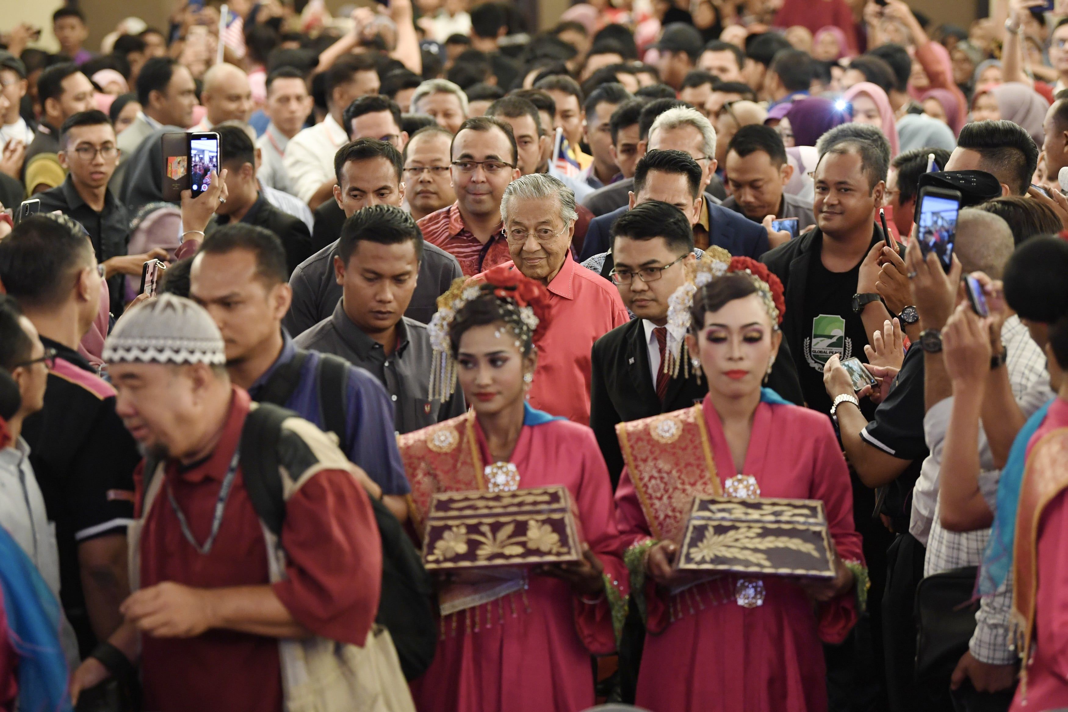 Tun M: Berbanggalah dengan nilai hidup ketimuran