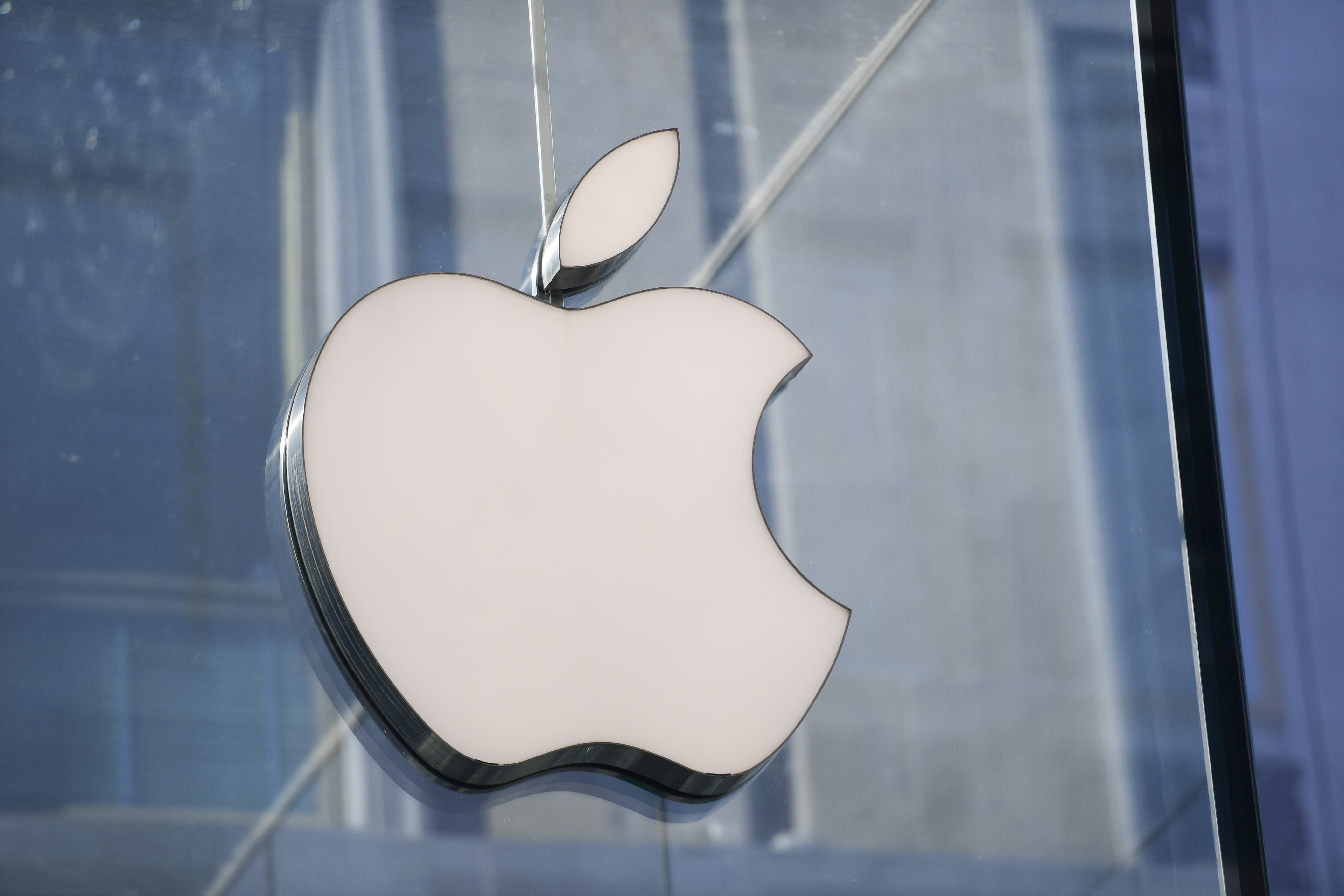 Apple revenue forecast beats estimates, tariff costs projected at US$1.1 bln
