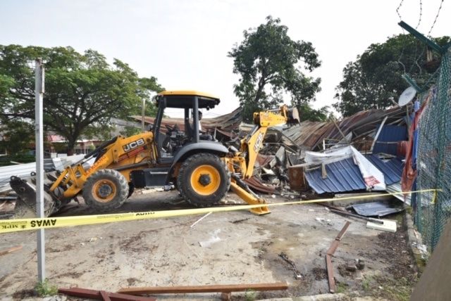 Kedai makan haram diroboh MPK