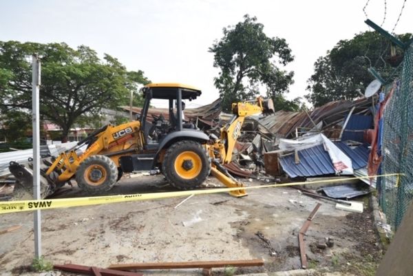 Kedai makan haram diroboh MPK