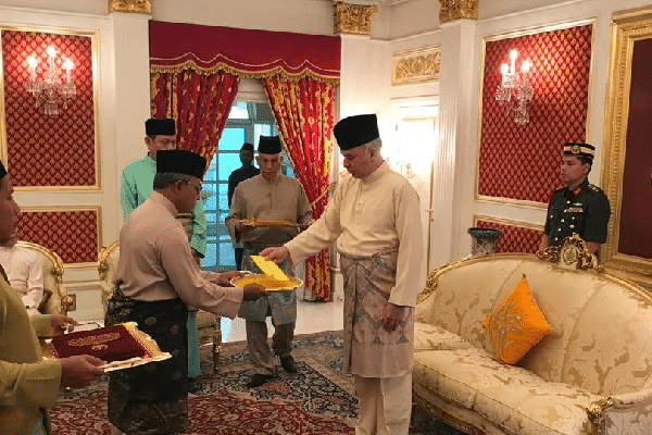 Sultan Nazrin terima zakat perniagaan RM13.1 juta