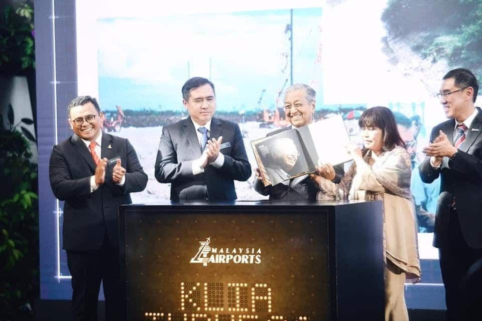 MB temani PM rai ulang tahun ke-21 KLIA