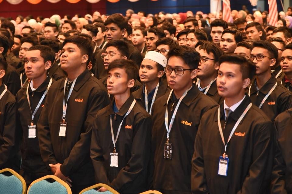 Budi bahasa, budi bicara, budi pekerti teras pelajar UNISEL