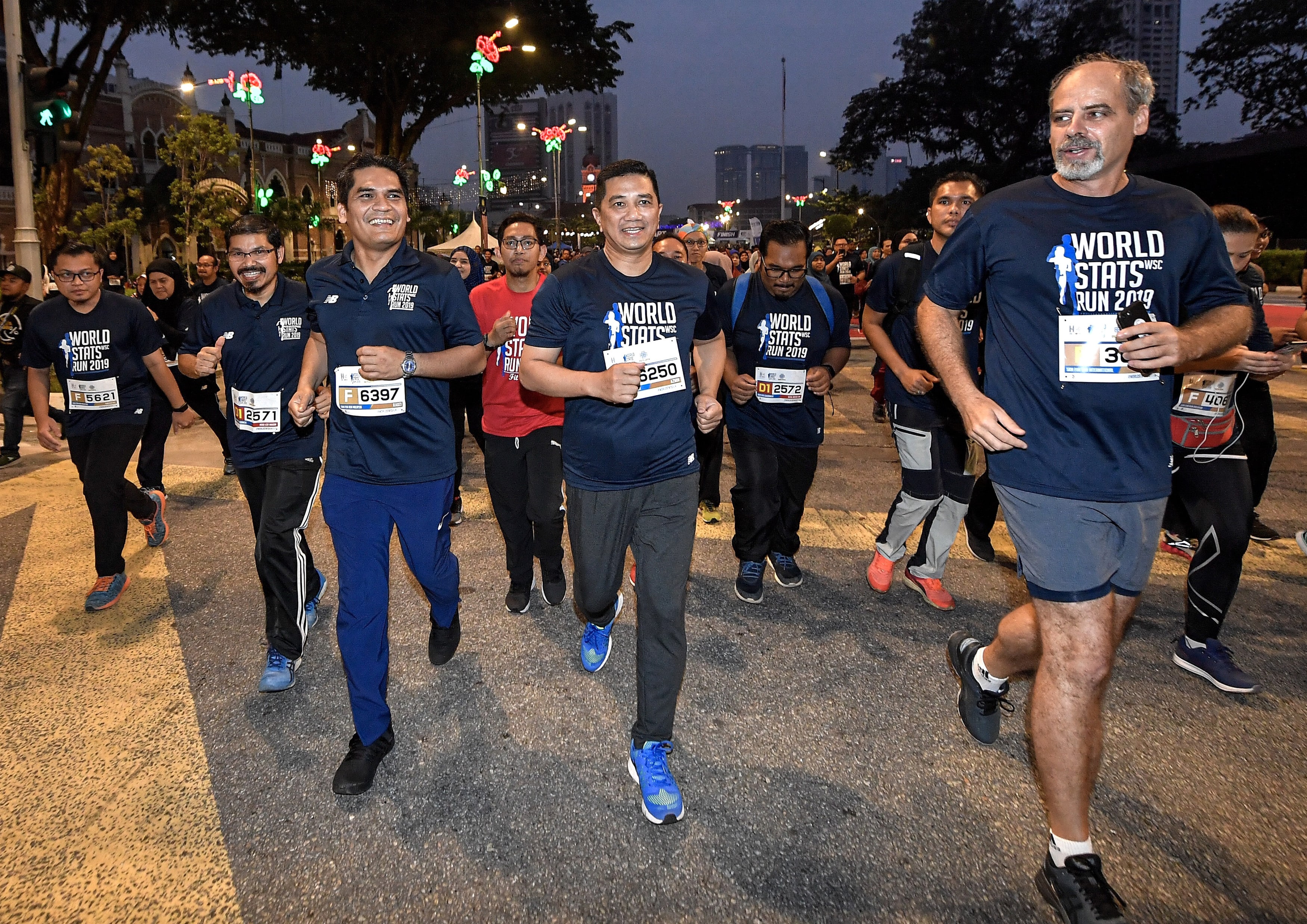 Azmin kecam Anggota Parlimen Pasir Gudang desak PM berundur