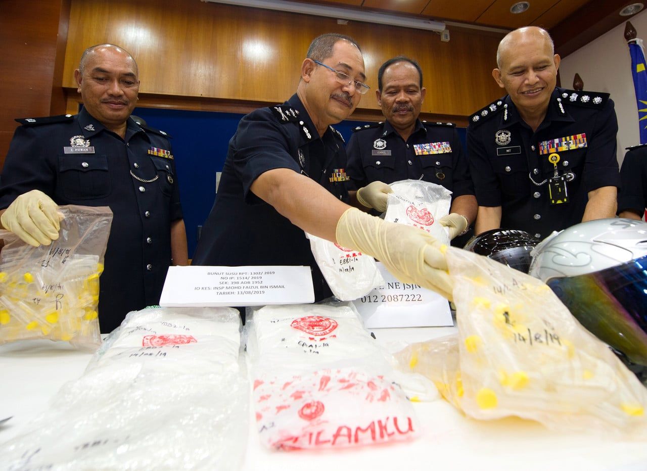 Dadah: Wanita warga emas bersama dua anak lelaki diberkas