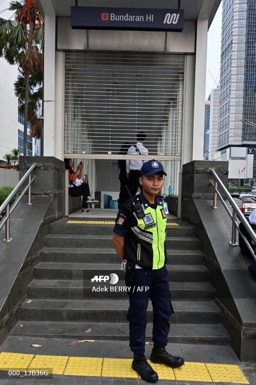 Stesen MRT Jakarta diawasi kerana berbau busuk