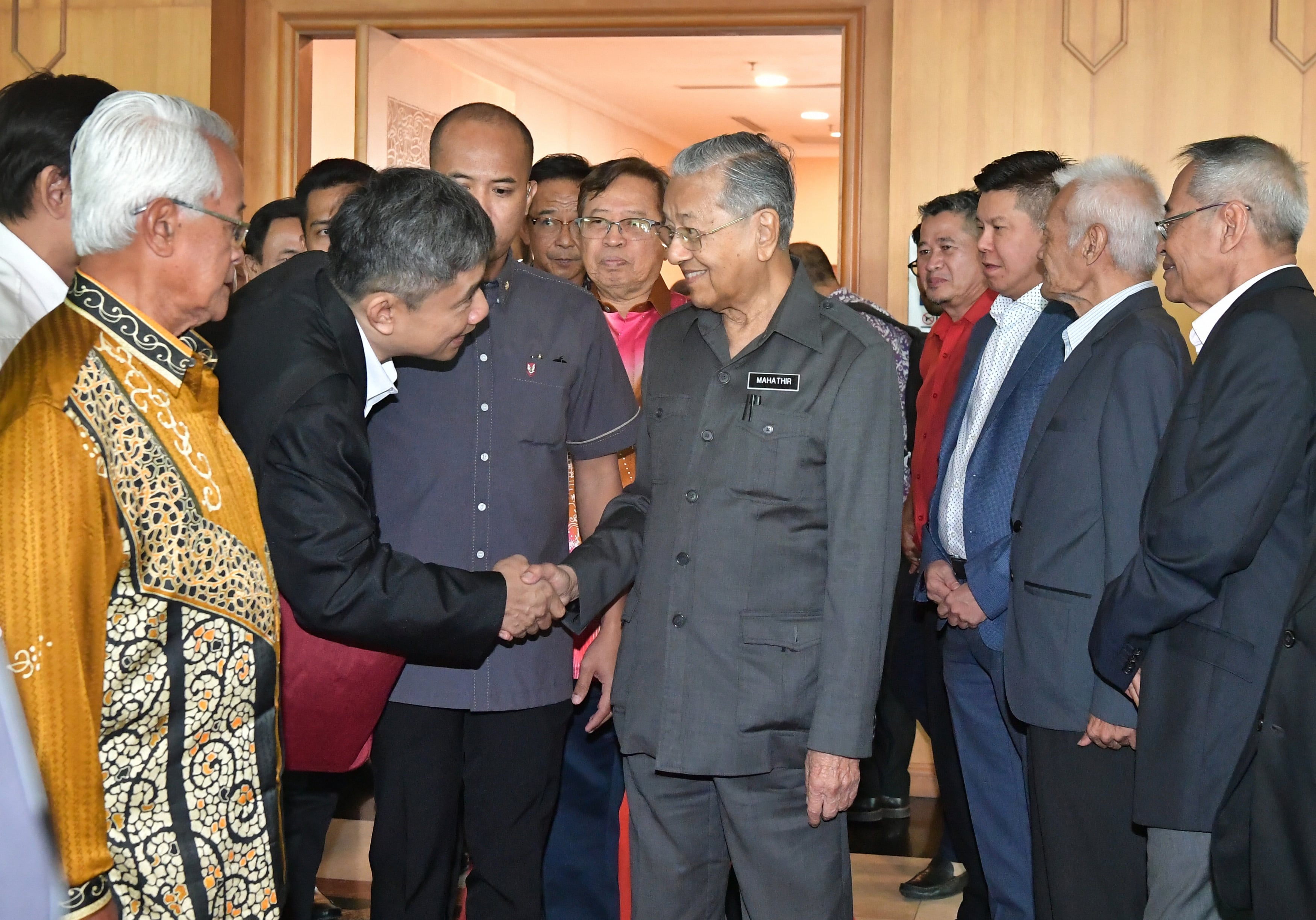 Dr Mahathir tiba di Kuching untuk sambutan Hari Malaysia 2019