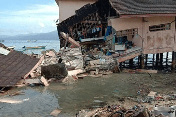 Enam maut, puluhan cedera gempa gegar timur Indonesia