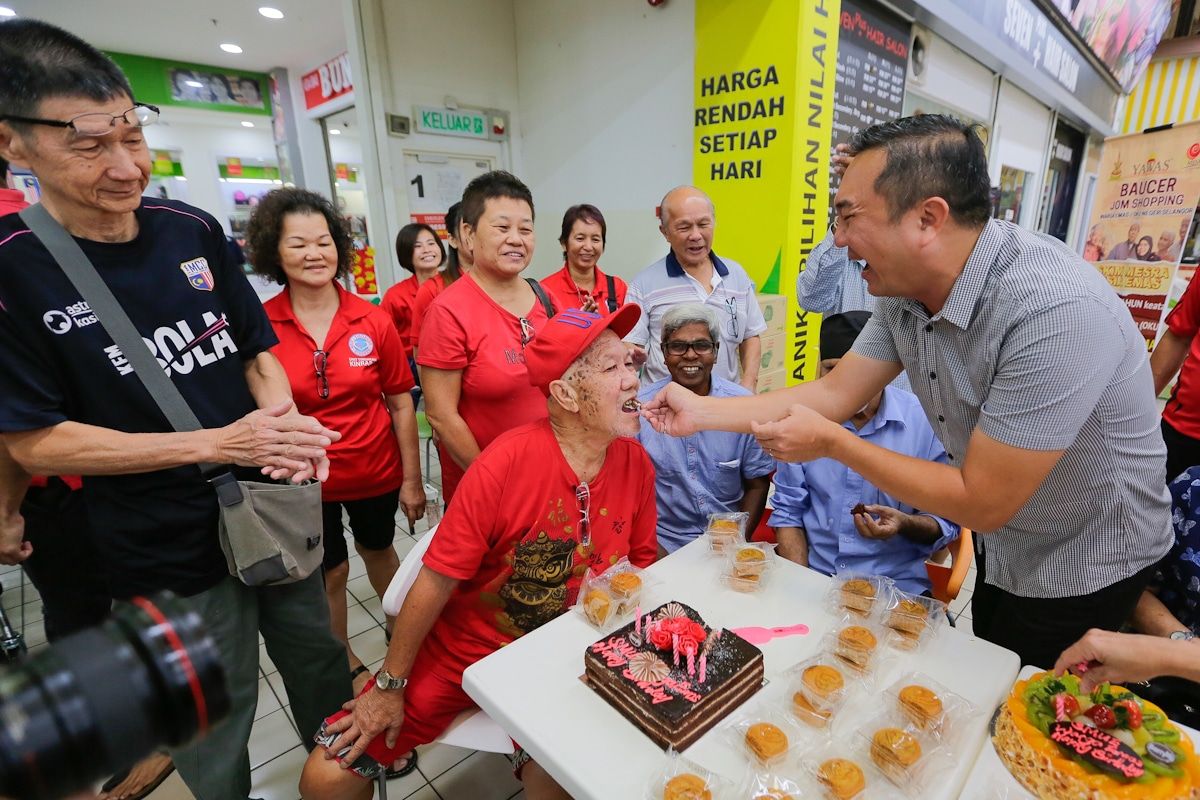 Warga emas gembira sambut hari jadi bersama EXCO