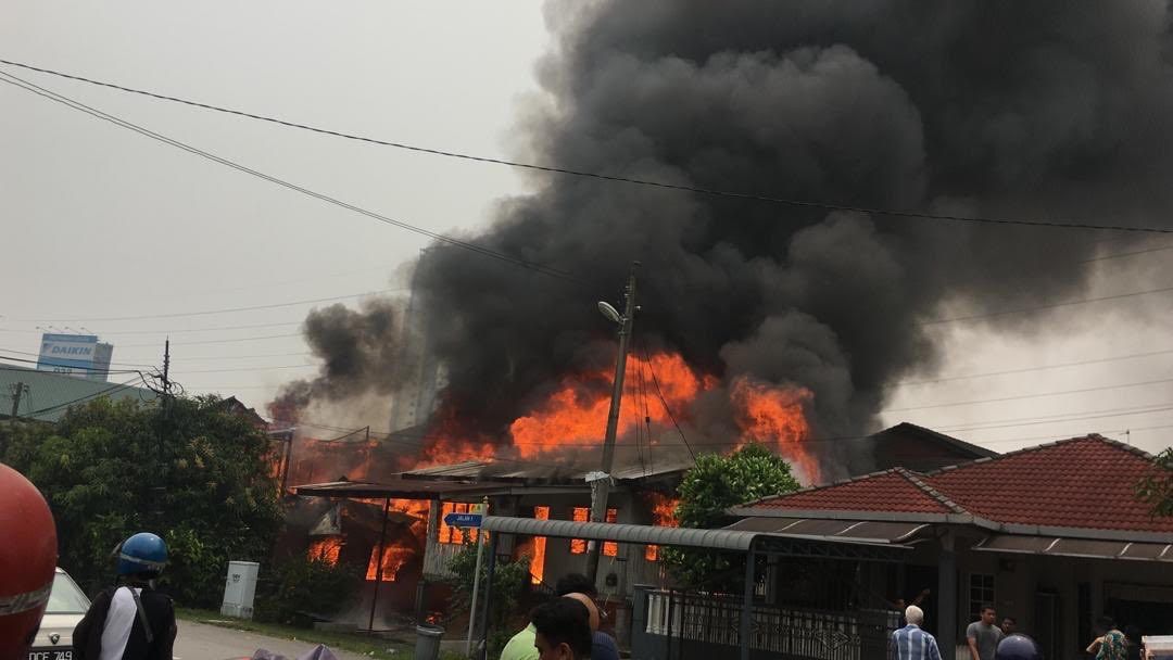 Emergency Assistance Given to Fire Victims in Batu Caves