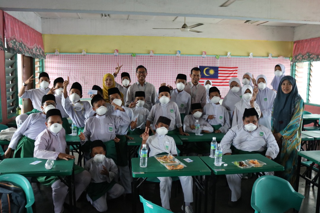 YIDE edar topeng muka kepada pelajar PSRA