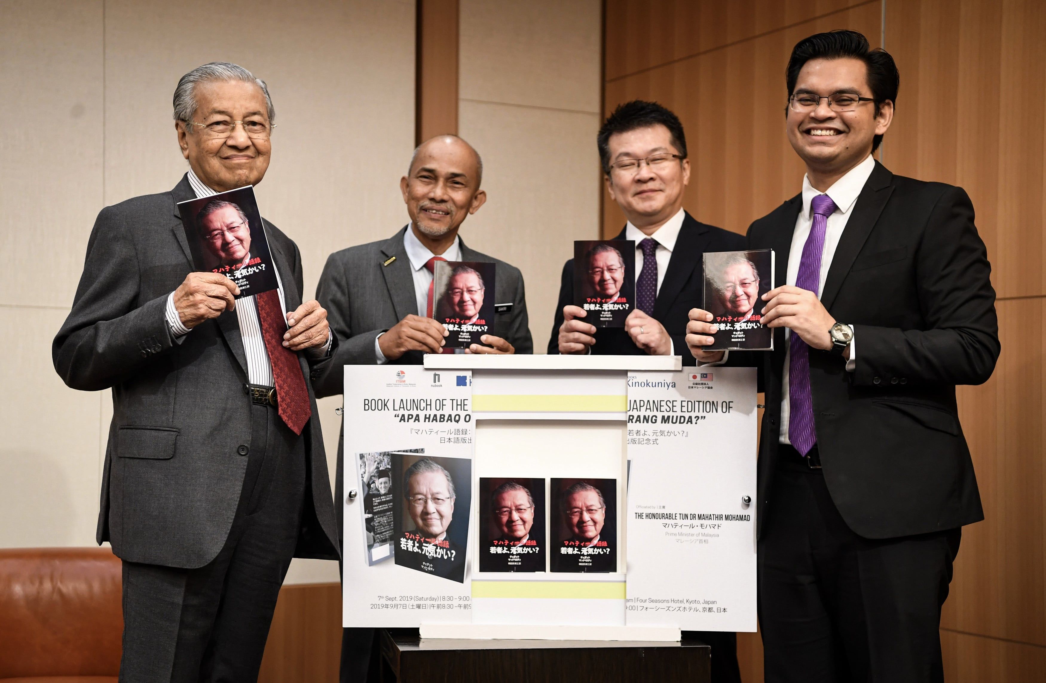 PM lancar buku "Dr M: apa habaq orang muda?" edisi Jepun