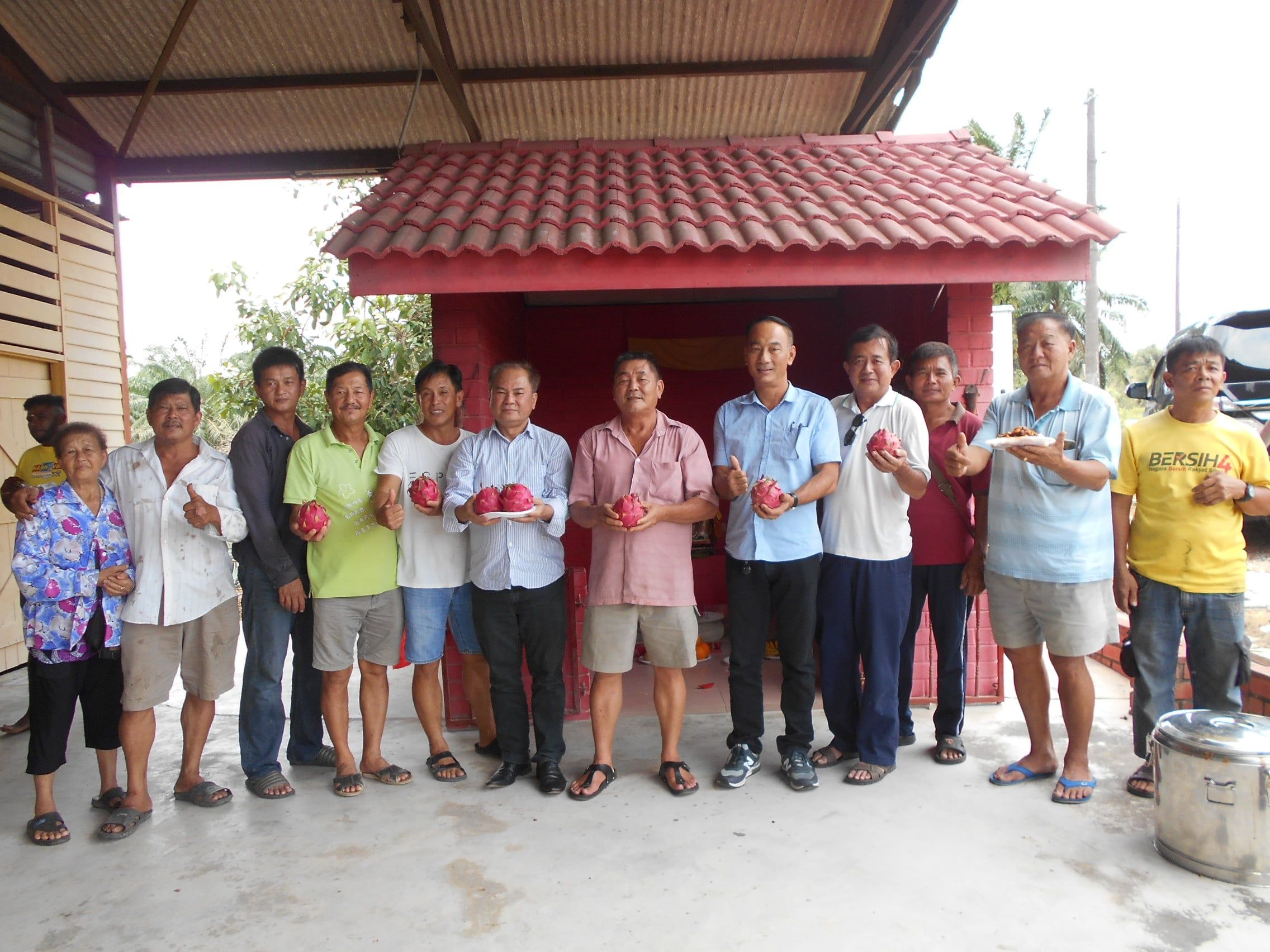 冀租政府地种火龙果  刘天球承诺代雪邦果农请命