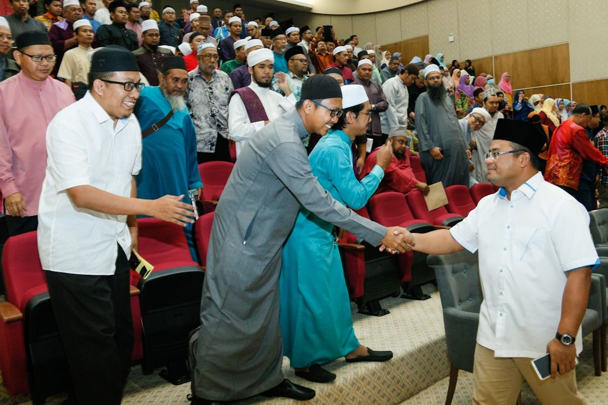 MB Donates RM 7.7 Mil to Selangor's Religious Schools