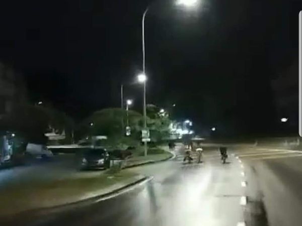 安邦现蚊子脚车党 少年虎口玩命飙车