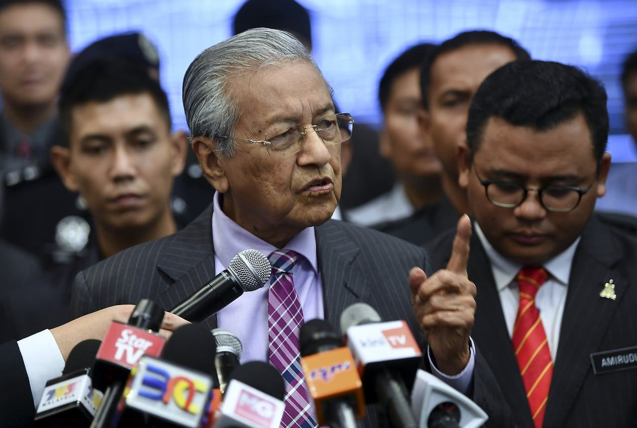 Dr M: Existing civil servants will receive pension scheme benefits