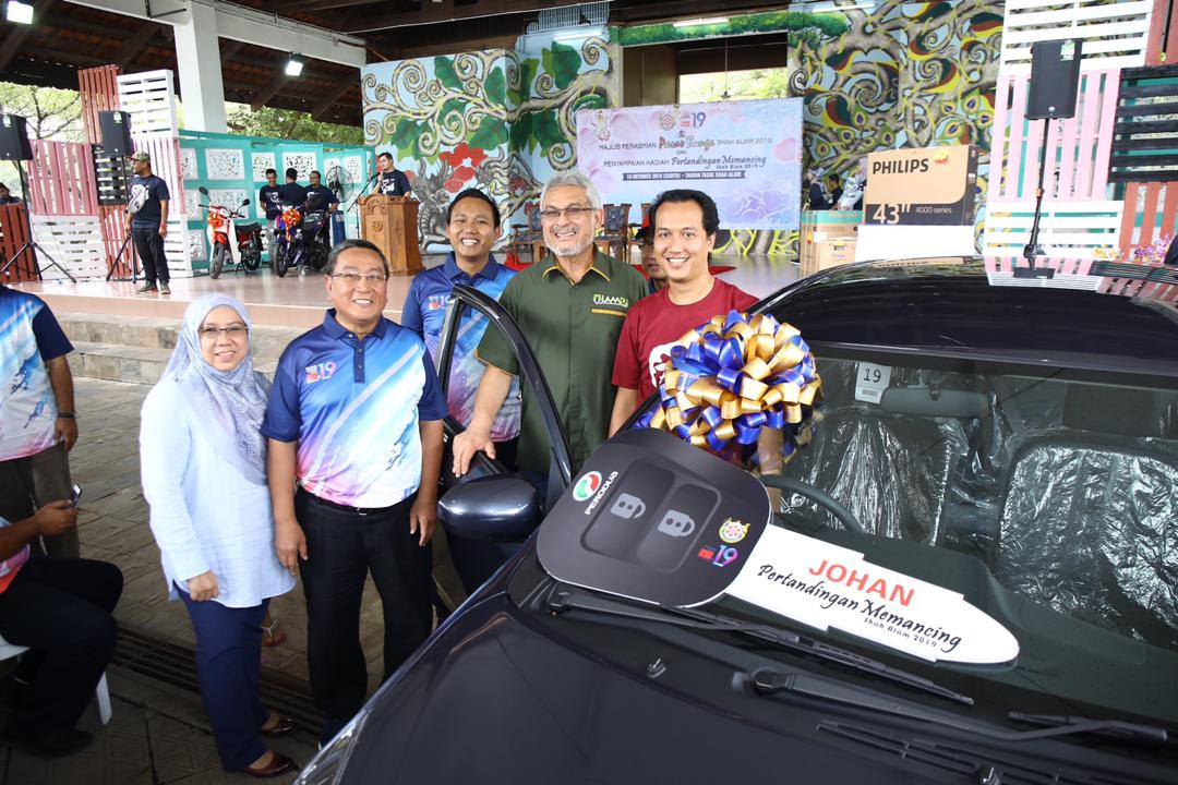Rezeki ikan pacu 13.54kg, pemancing menang sebuah Axia