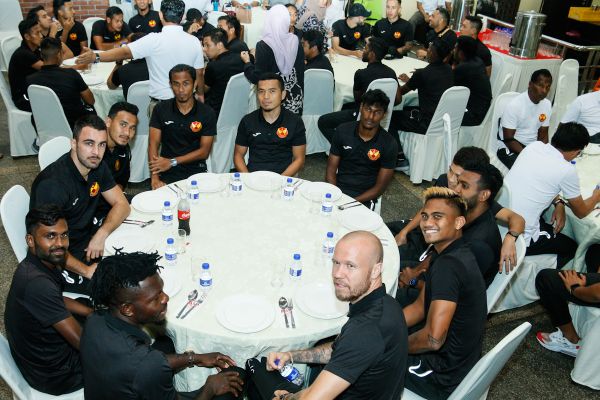 Selangor aims for surprise win in Malaysia Cup semi-final